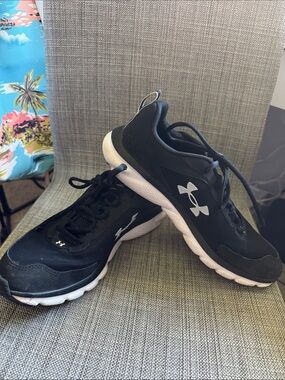 Under Armour Black and White Womens Athletic Trainers Sz 11